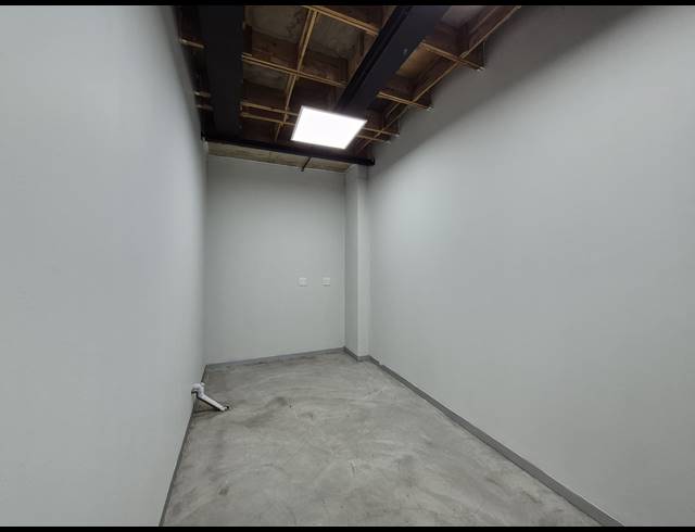 239M² OFFICE TO LET IN HYDE PARK